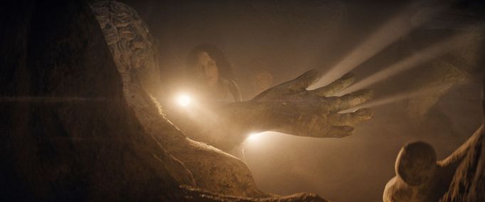 Phoebe Waller-Bridge v roli Heleny.