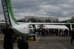 Velká sláva: Po 40 letech má Česko nové letadlo