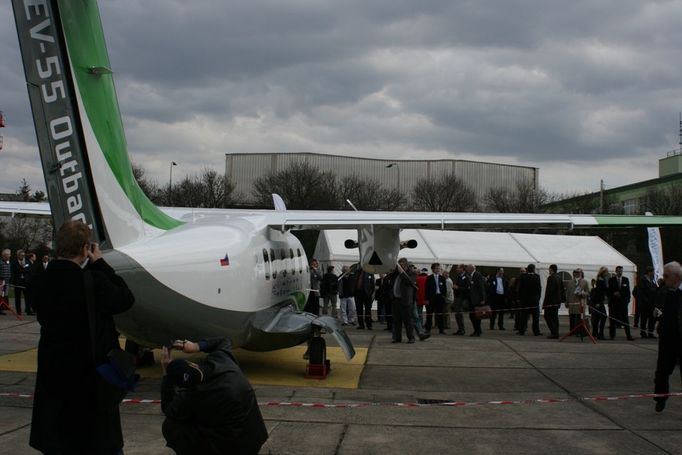 Představení nového letounu EV-55 Outback z Kunovic.