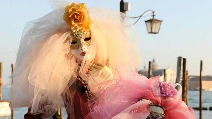 Podívejte se, jak Benátky karnevalové veselí přivítaly.