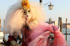 Obrazem: V Benátkách vypukl nejslavnější evropský karneval, na gondole plul i Batman