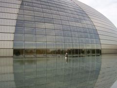 Budova Národního divadla, známá jako "vejce".