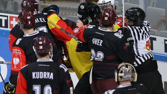 Podívejte se na fotogalerii ze čtvrtfinálového zápasu hokejové Ligy mistrů mezi Spartou proti Bernem.