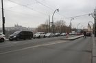 Na pražském Smetanově nábřeží unikal plyn, hasiči místo na tři hodiny uzavřeli
