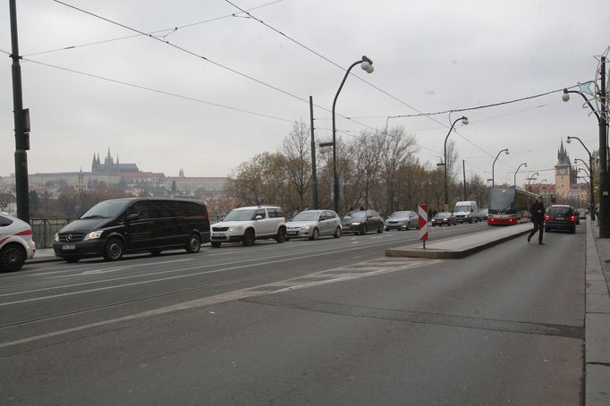 Smetanovo nábřeží
Zprovoznění tunelu Blanka samo o sobě nepovede k zásadnímu snížení provozu na Smetanově nábřeží.