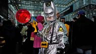 New York, USA: Fanoušek převlečený za Lego Batmana﻿ pózuje na každoročním festivalu New York Comic Con, který přitahuje tisíce milovníků komiksů a popkultury.