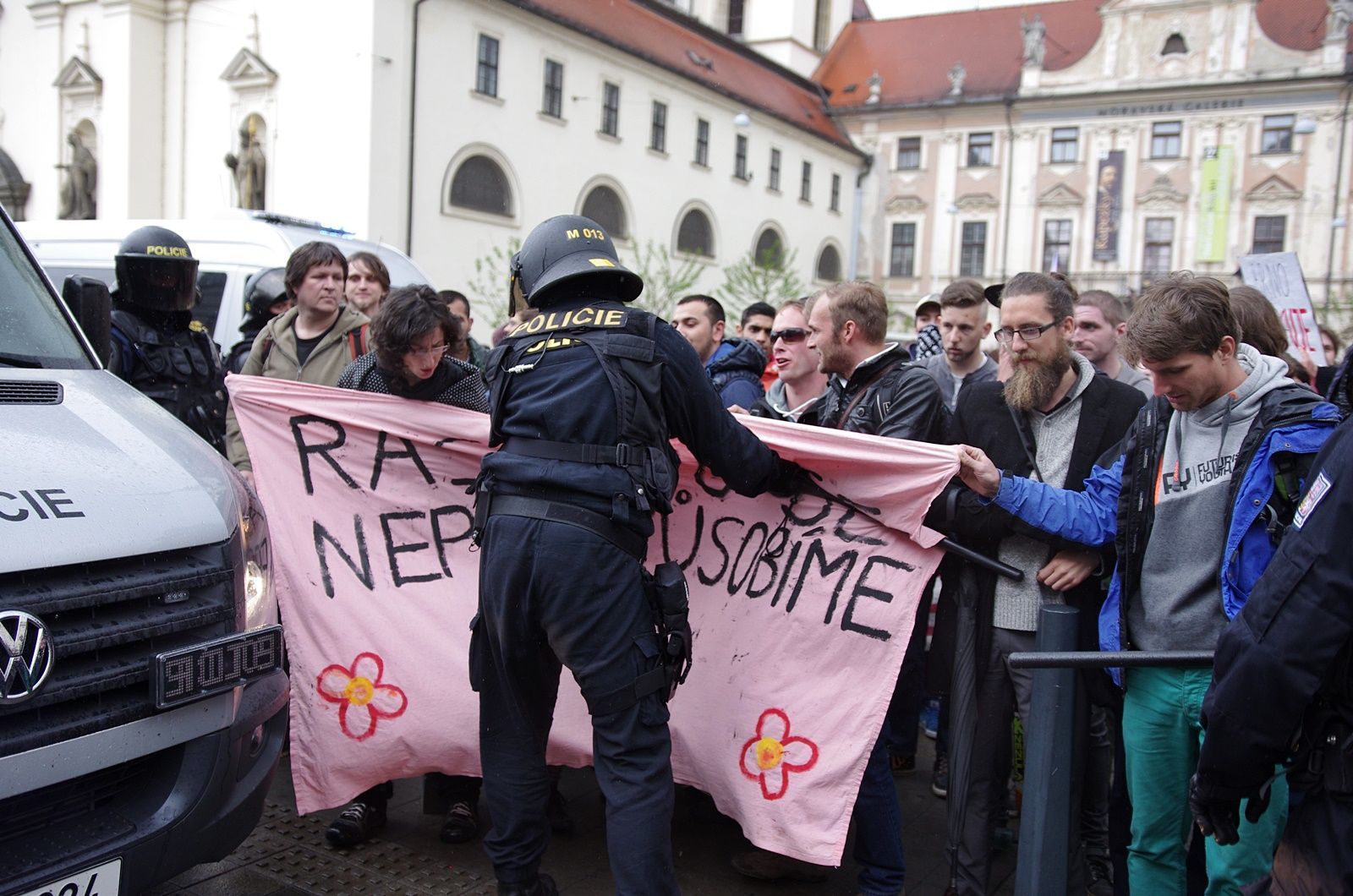 Brno blokovalo pochod neonacistů - finální foto