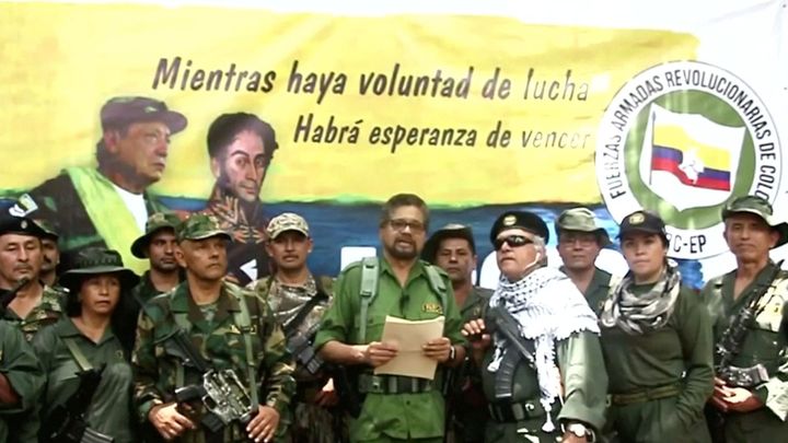 Bývalý velitel FARC vyzval k ozbrojenému boji, kolumbijský soud ho chce zatknout