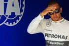 Hamilton v Maďarsku dokončil formulový kvalifikační hattrick