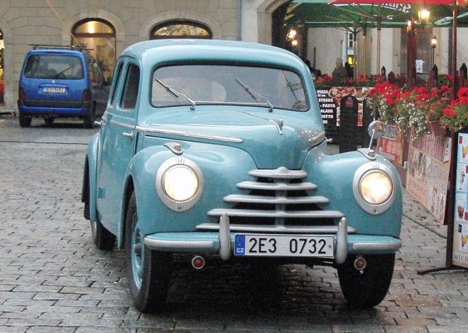 Škoda Tudor 1101. Vůz vznikl modernizací předválečného typu Škoda Popular 1101. Spolu se Škodou 1102 se jich od roku 1946 do roku 1952 vyrobilo přes 70 000 kusů, velká část šla na export.