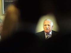 Václav Klaus pláče, že evropští představitelé odcházeli na kávu, když mluvil v Evropské radě.
