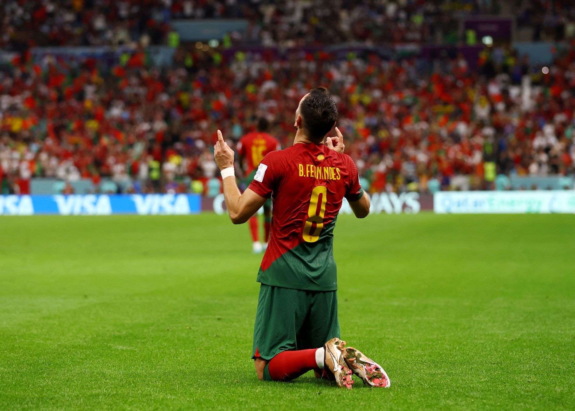 Bruno Fernandes slaví gól v zápase MS 2022 Portugalsko - Uruguay