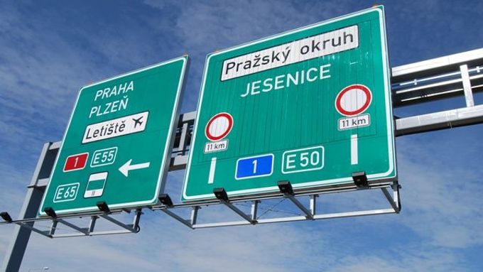 První jízda po nově otevřené části pražského rychlostního okruhu
