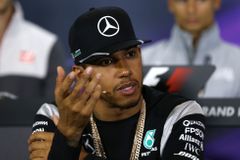Nervózní Hamilton vyhrožuje absencí v trénincích. Japonsko přinese i vzpomínku na Bianchiho