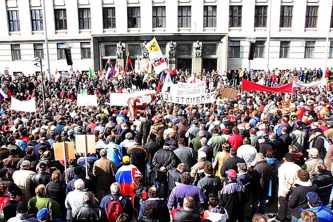 Podle odhadů se na Těšnov sjelo na 5000 lidí.