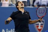 V něm mu Roger Federer odvrátil dva mečboly a podívejte se, jak se mu po vítězném konci ulevilo.