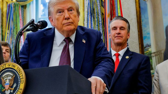 "Dozvěděl jsem se věci, které budou velmi zajímavé," řekl Trump v úterý, o sankcích se nezmínil