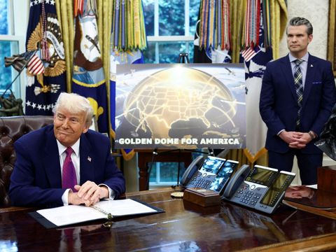 Nová příprava na hvězdné války. Zachytíme rakety z vesmíru, tvrdí Trump