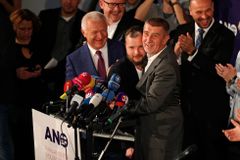 Chyba na Facebooku odhalila, že Babišův účet spravuje více než desítka lidí