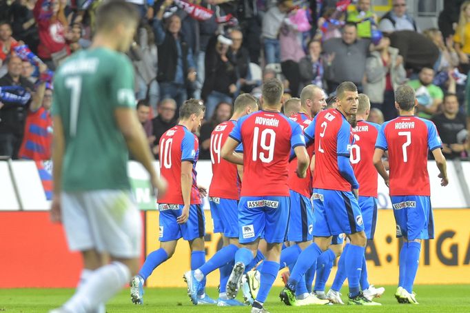 Radost fotbalistů Plzně v zápase s Jabloncem.