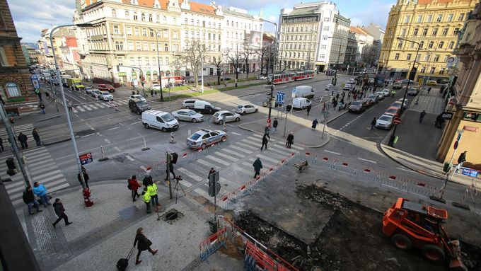 Foto: Tak vypadá pražská magistrála, když stojí doprava kvůli havárii potrubí. Podívejte se z výšky
