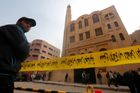 Recidivista zaútočil na koptské křesťany před kostelem u Káhiry. Zabil devět lidí