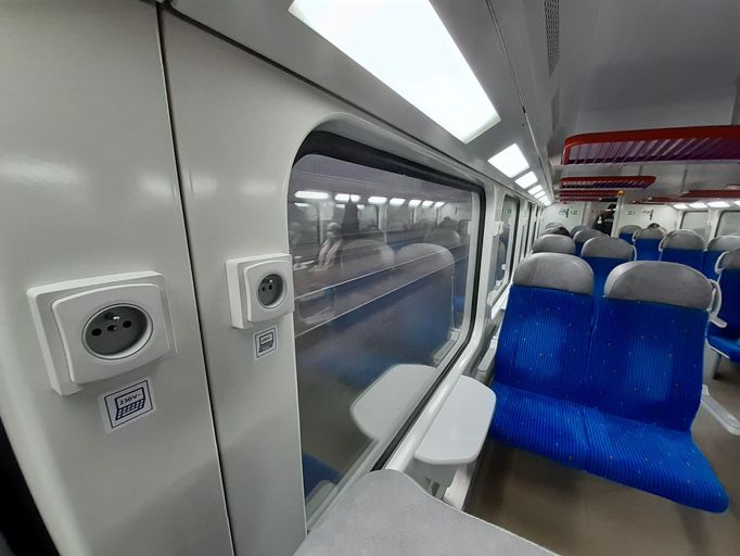 Vlaky CityElefant Českých drah nově nabídnou zásuvky pro dobíjení drobné elektroniky.