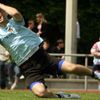 Jan Koller se drží za hlavu po neproměněné šanci na tréninku české reprezentace.