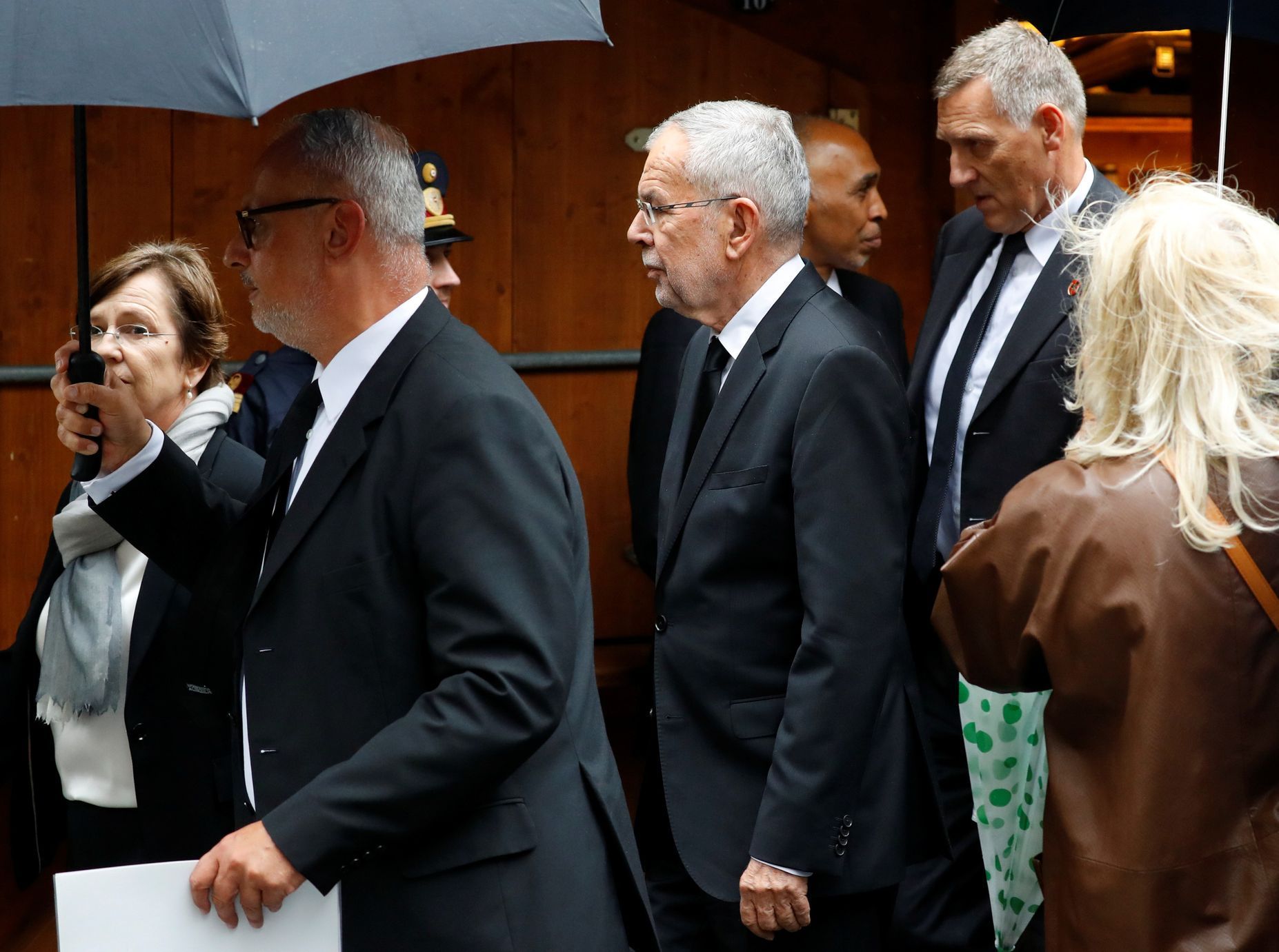 Rakouský prezident Alexander van der Bellen přichází na zádušní mši za Nikiho Laudu ve vídeňské katedrále svatého Štěpána