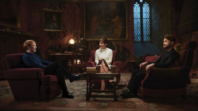 Rupert Grint (Ron Weasley), Emma Watsonová (Hermiona Grangerová) a Daniel Radcliffe (Harry Potter).