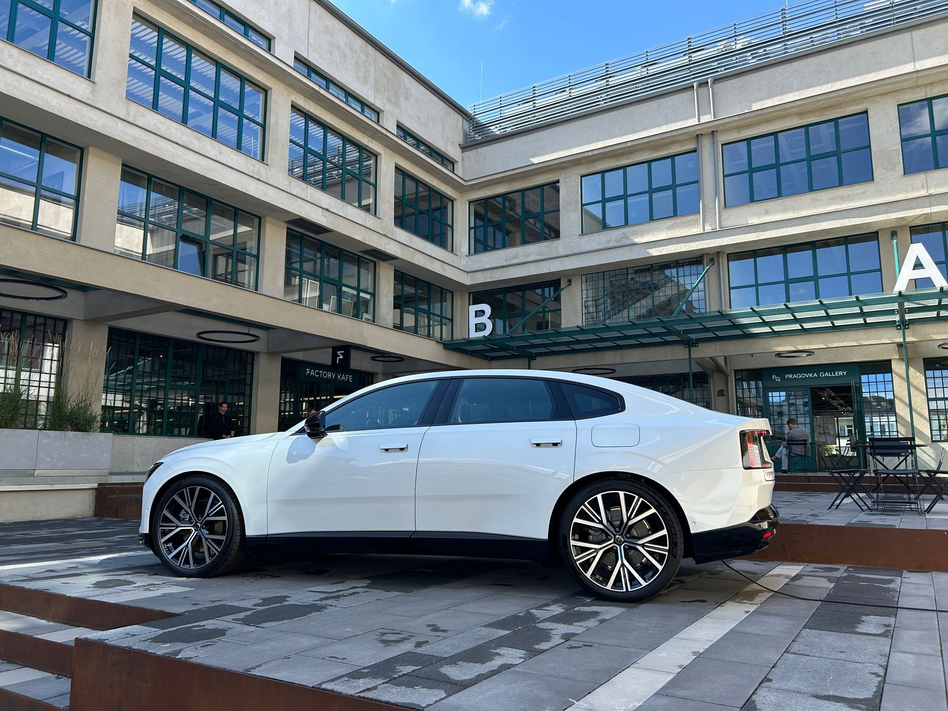 Volvo ES90