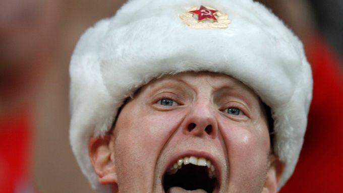 Ruský fanoušek během utkání Ruska s Českou republikou na Euru 2012.