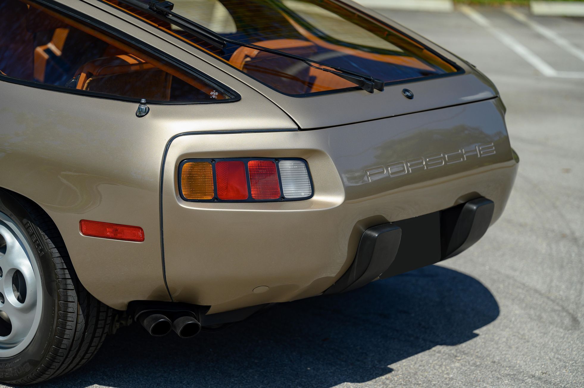 Porsche 928