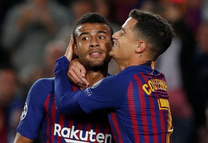 fotbal, Liga mistrů 2018/2019, FC Barcelona - Inter Milán, Rafinha a Philippe Coutinho