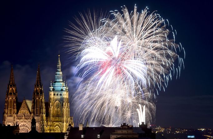 Novoroční ohňostroj v Praze, 1. leden 2018.