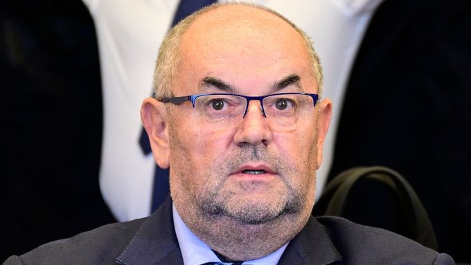 Odvolací soud začal projednávat kauzu Miroslava Pelty a Simony Kratochvílové, kteří jsou obžalovaní ze zmanipulování sportovních dotací ministerstva školství, 28. května