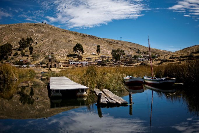 Jezero Titicaca, ležící v centrální oblasti And v Jižní Americe, dlouhodobě ohrožuje stoupající úroveň znečištění.