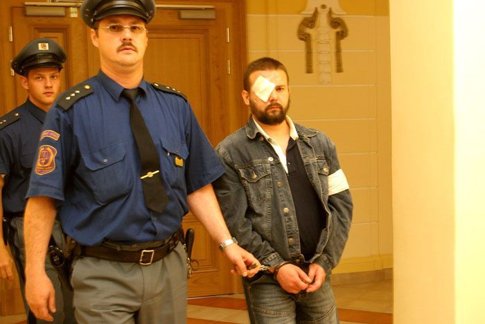 Prodej dětí u soudu v Chebu