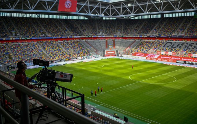 Stadion Fortuny Düsseldorf bez diváků