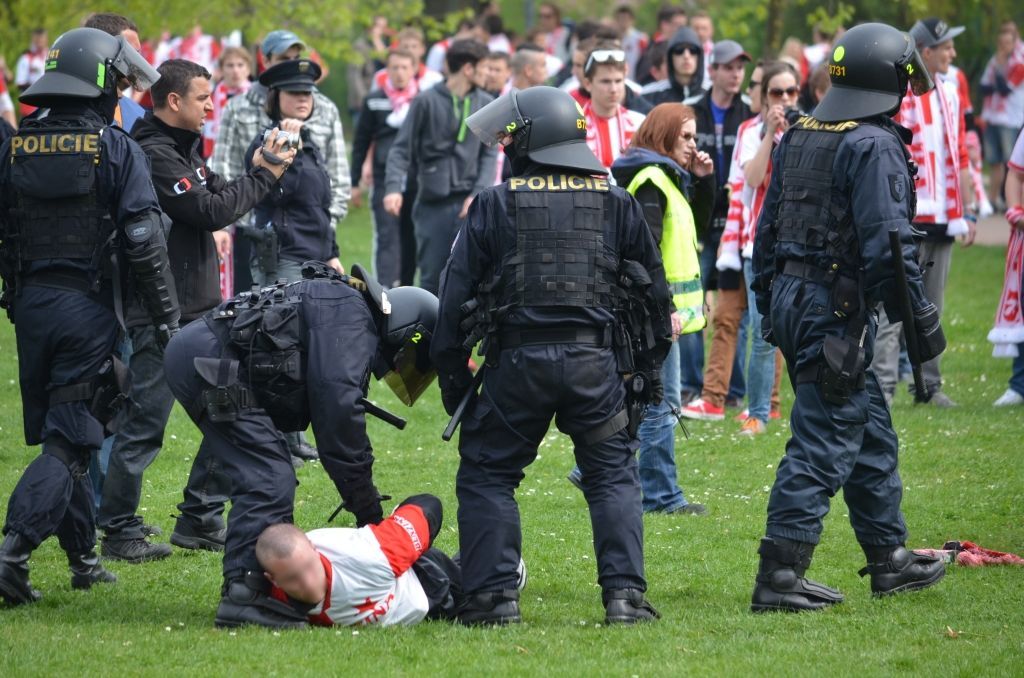 Slavia derby fotbal policie