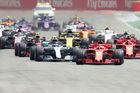 F1 živě: Vettel havaroval v dešti,pro vítězství si dojel jeho rival Hamilton