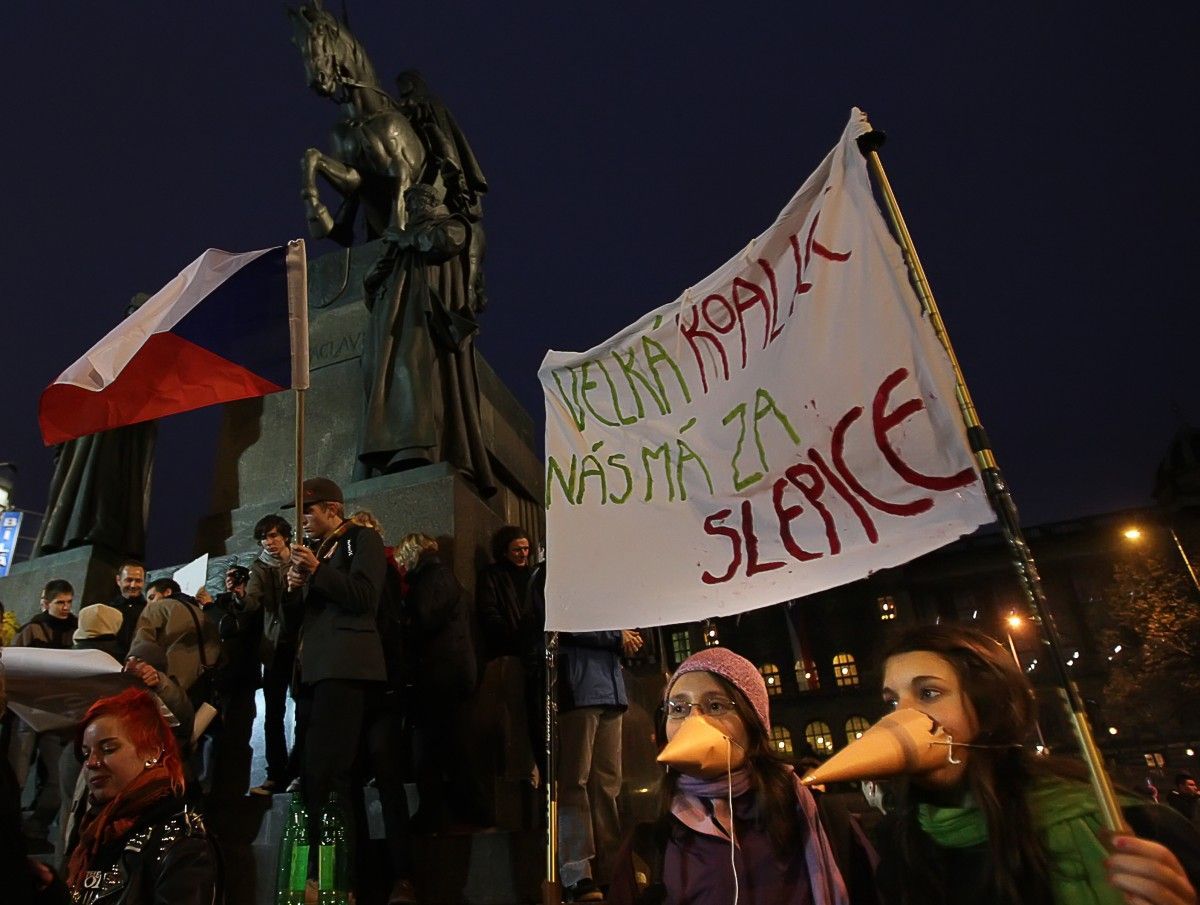 Praha na nohou, demonstruje proti politikům ODS-ČSSD