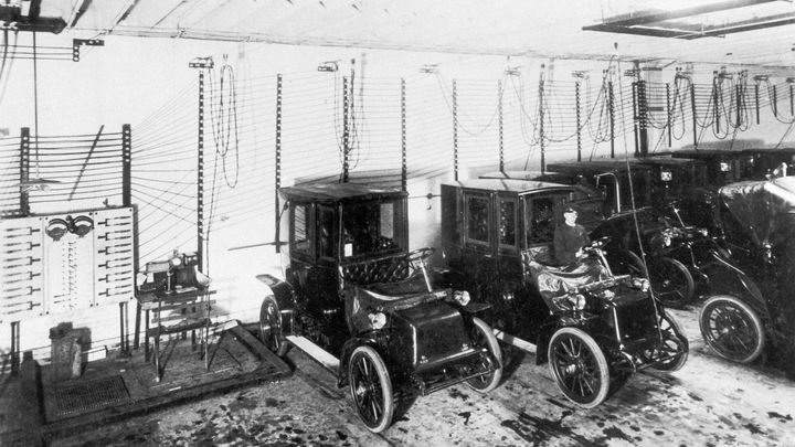 Pravěk elektromobility i její moderní budoucnost. Elektromobily existují už 140 let; Zdroj foto: Getty Images