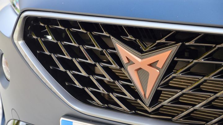 Drogy místo elektroaut. V USA vyplavilo moře kokain s logem automobilky Cupra