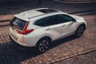 20. Honda CR-V páté generace: celkové hodnocení 85,6 %. Britští řidiči do letošního vydání průzkumu odevzdali hodnocení už minulé generace Hondy CR-V, nástupce se do prodeje dostal loni. Nejvíce si na autě řidiči cení bezpečnostních prvků, vysokého hodnocení se dočkaly také prostor pro nohy vzadu, variabilita zadních sedadel nebo úložné prostory uvnitř. Naopak spotřeba, zvuk motoru nebo jízdní komfort nepatří k nejsilnějším stránkám japonského SUV.
