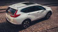 20. Honda CR-V páté generace: celkové hodnocení 85,6 %. Britští řidiči do letošního vydání průzkumu odevzdali hodnocení už minulé generace Hondy CR-V, nástupce se do prodeje dostal loni. Nejvíce si na autě řidiči cení bezpečnostních prvků, vysokého hodnocení se dočkaly také prostor pro nohy vzadu, variabilita zadních sedadel nebo úložné prostory uvnitř. Naopak spotřeba, zvuk motoru nebo jízdní komfort nepatří k nejsilnějším stránkám japonského SUV.