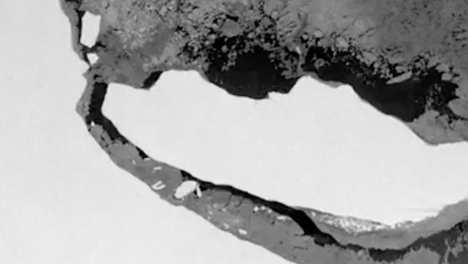 Největší ledovec, který se odtrhl od Antarktického poloostrova, by mohl tento měsíc způsobit katastrofu ve vodách poblíž ostrova Jižní Georgie.