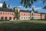 Státní zámek Sychrov na Liberecku patří mezi nejnavštěvovanější zámky v zemi.