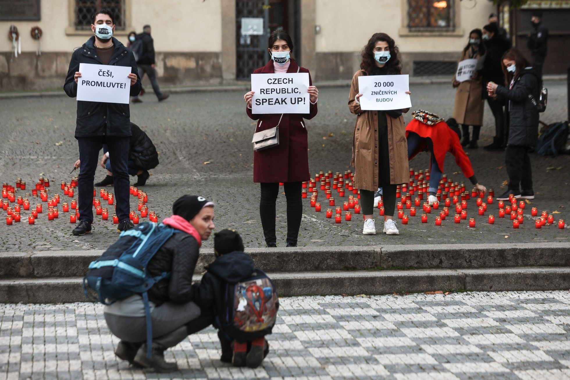 Tichý protest proti válce v Arménii a uctění památky jejích obětí, Praha, Malostranské náměstí