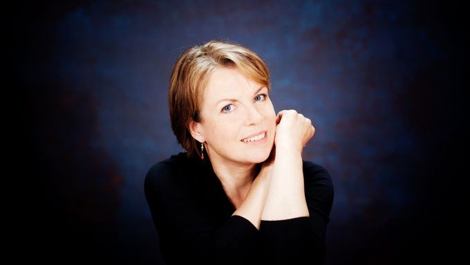 Bernarda Finková od začátku 90. let mnohokrát zpívala s Českou filharmonií, tento týden ji doprovodí Staatskapelle Dresden.